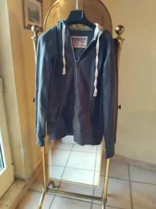 Felpa con cappuccio grigia