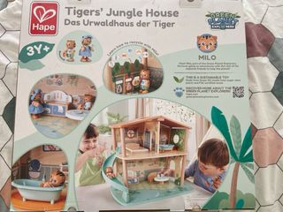 Casita de muñecas Hape con accesorios