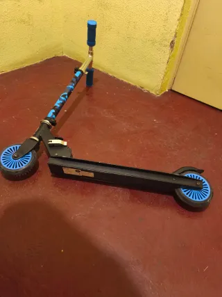 Patinete infantil camuflaje azul