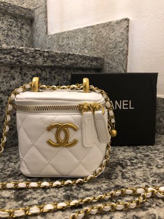 Borsetta Chanel bianca con catena oro