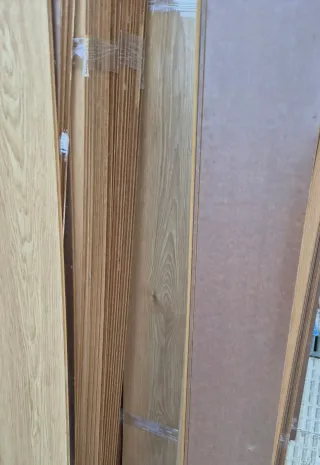 Tarima de madera color roble