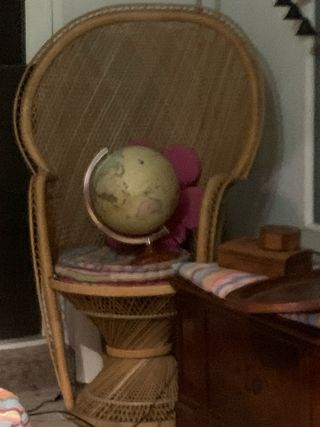 2 Poltrone in vimini/rattan stile Pavone. Emanuel