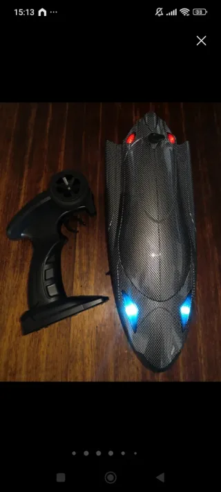 Lancha de competición nueva con todos sus acceso