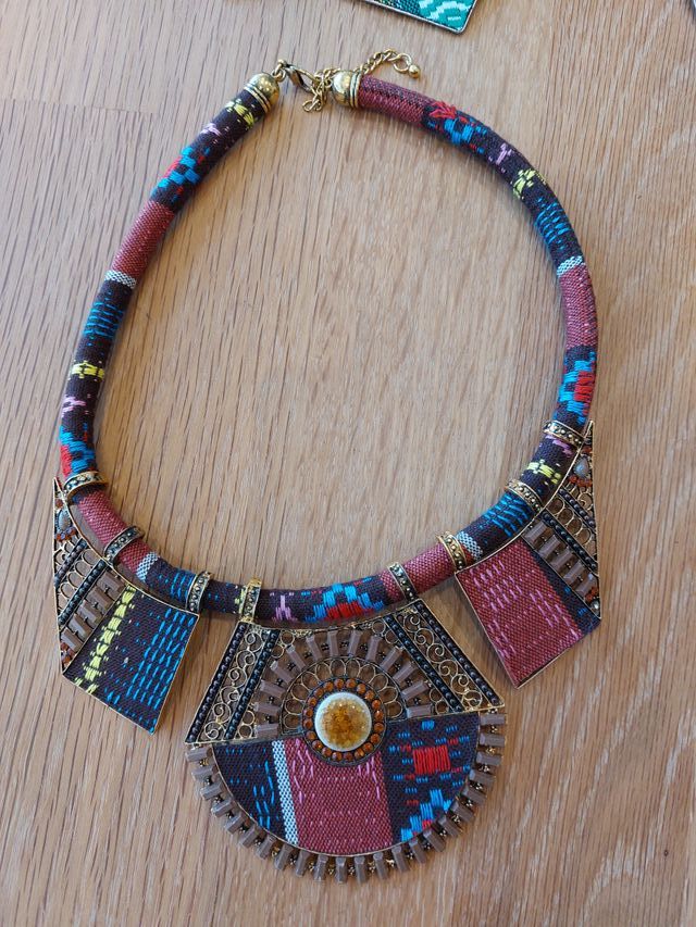4 Collares Étnicos