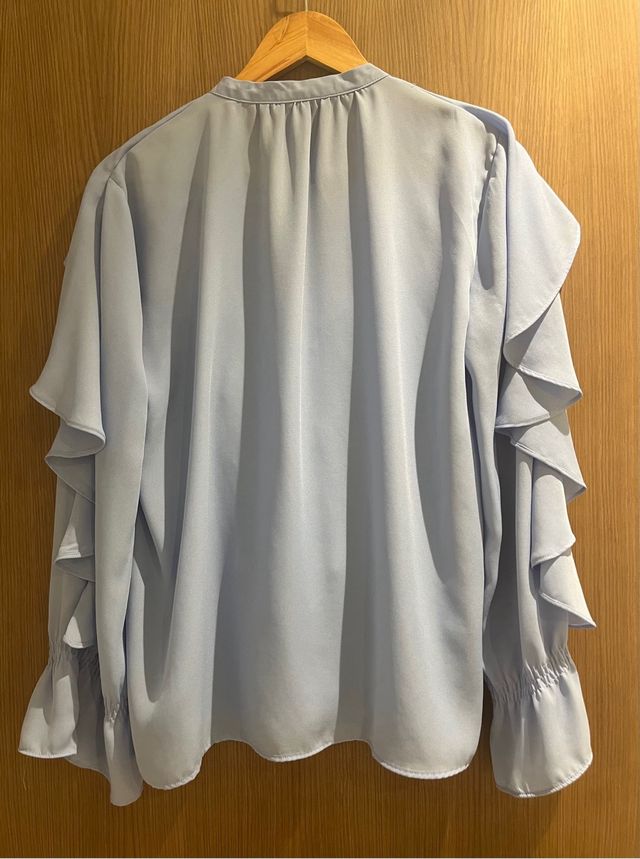 Blusa Zara volantes azul