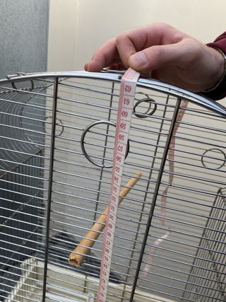 Jaula para pájaros plateada y beige