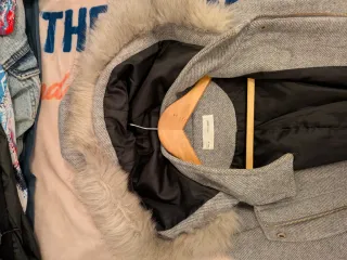 Chaqueta Sfera gris con capucha