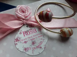 Pulsera dorada aro adaptable con cuentas