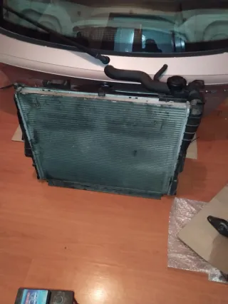 Radiador con ventilador y botella expansión