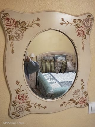 Mueble tocador vintage con espejo.