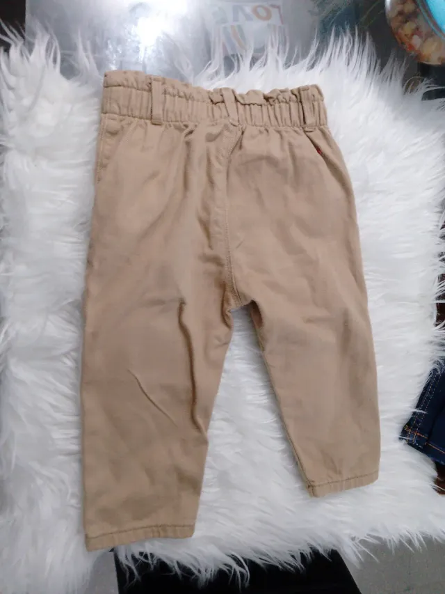 Pantalones beige para bebé