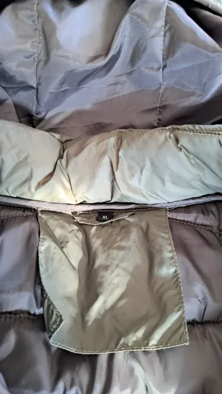 Chaleco acolchado con capucha