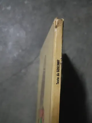 UNE AVENTURE D'ASTERIX LE GAULOIS - LE DEVIN (Couv