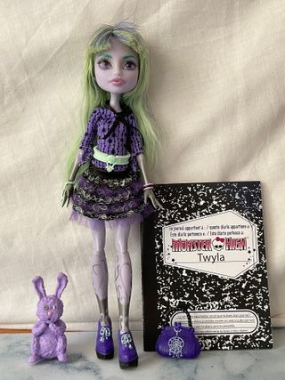 Monster High Twyla Básica Muñeca