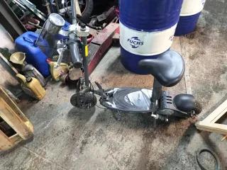 Patinete Eléctrico con Asiento.