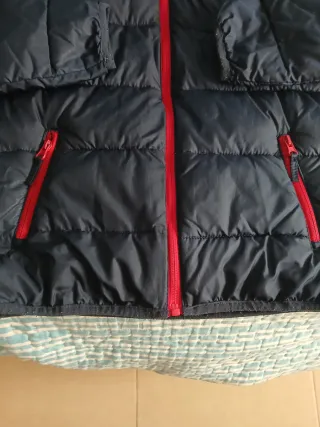 Chaqueta acolchada azul y roja. Talla 11-12