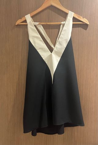 Blusa bicolor escotada