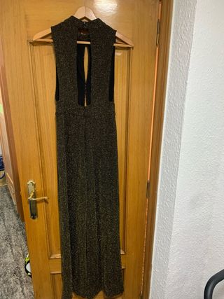 Mono de fiesta negro y dorado