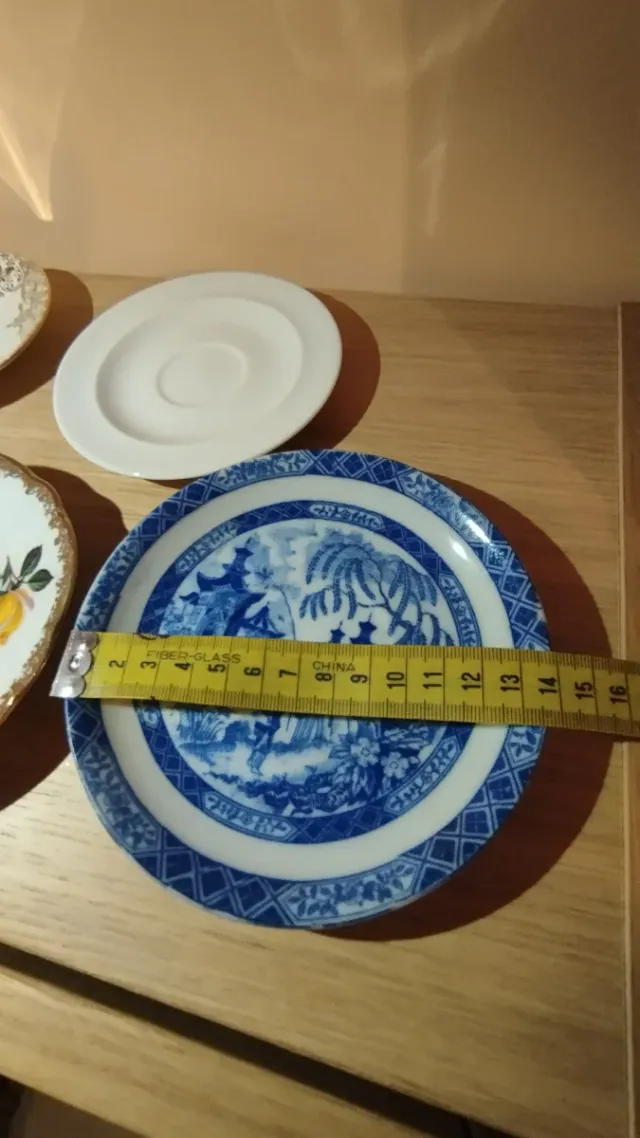 8 Piccoli Piatti Antichi in Porcellana