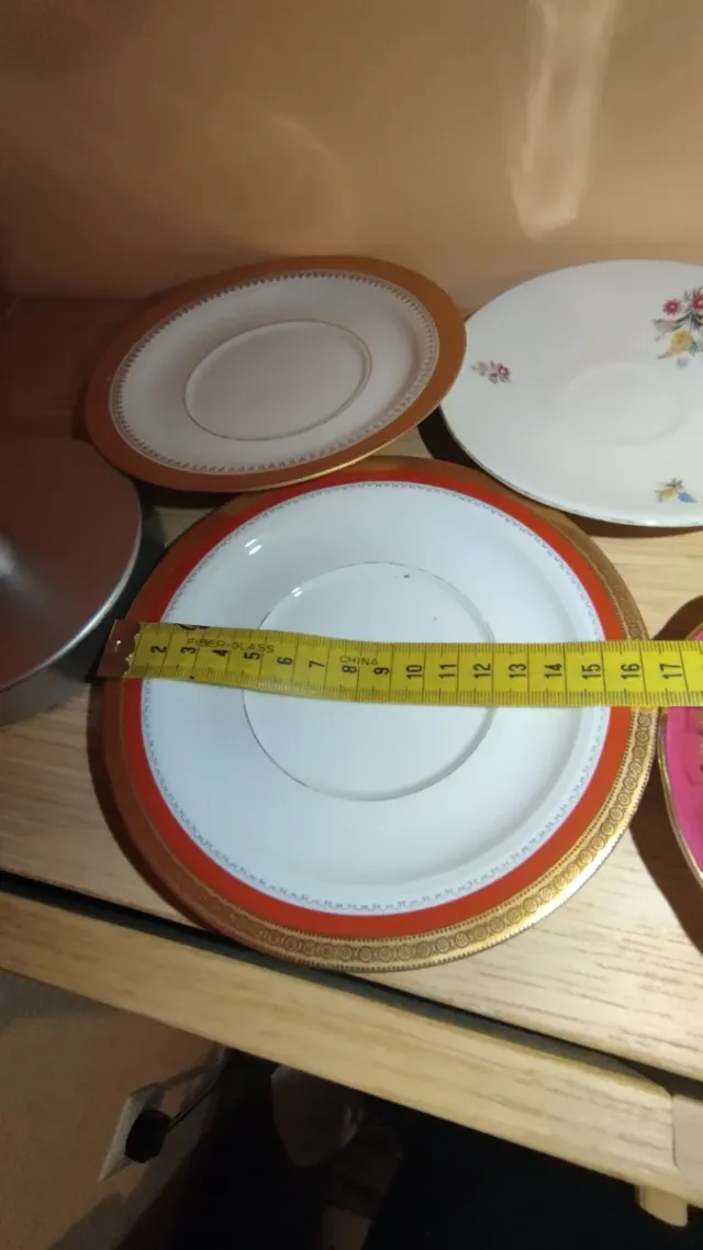 8 Piccoli Piatti Antichi in Porcellana