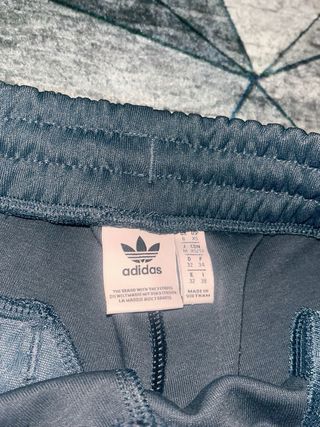 Pantalón Corto Adidas Gris