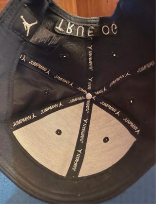 Cappello Jordan Nero con Adesivo