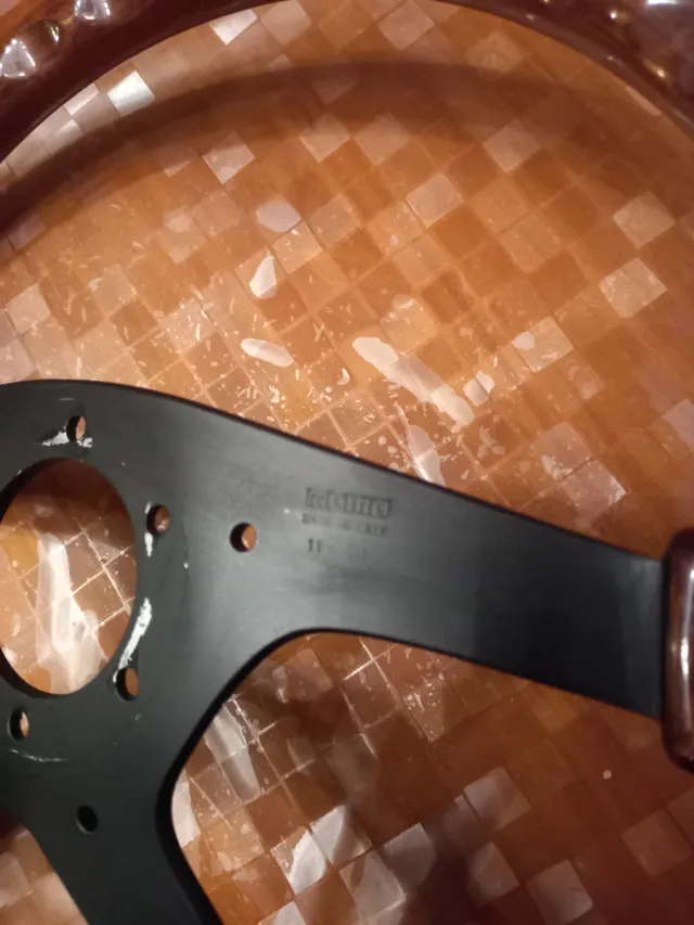 Volante Momo Madera nogal, modelo: Astra