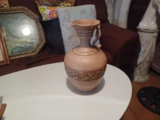 Jarrón antiguo de cerámica