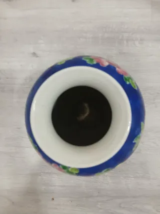 Jarrón de porcelana chino decorado