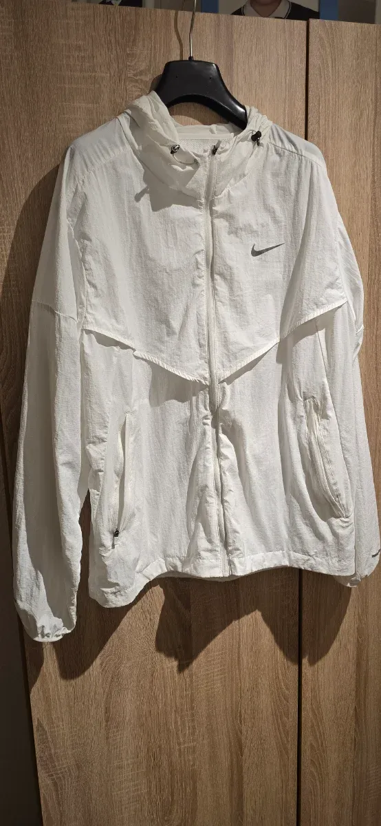 Chaqueta cortavientos Nike blanca