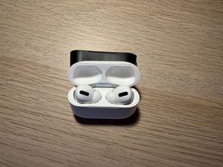 AirPods Pro Apple