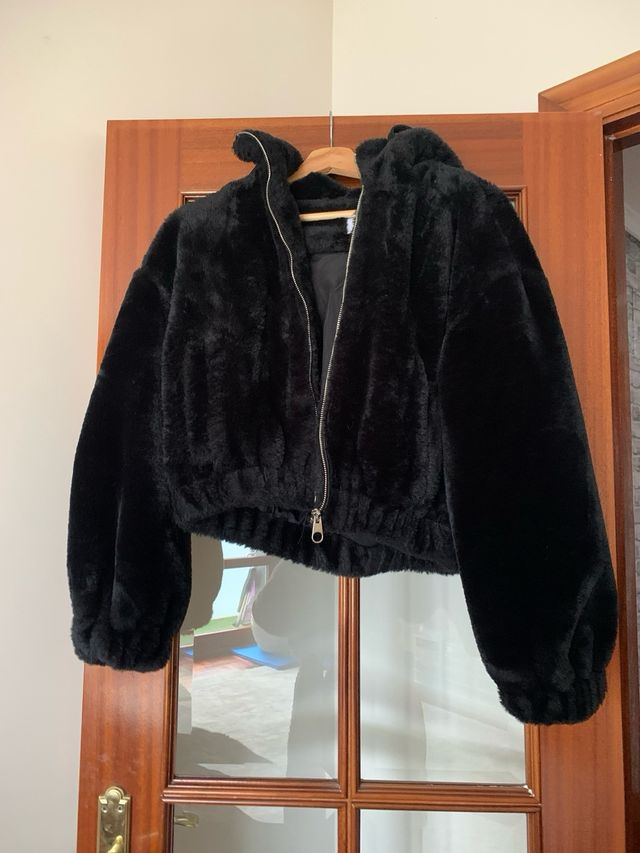 Chaqueta de pelo negra