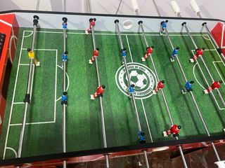 Futbolín de mesa con 4 pelotas