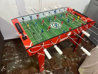 Futbolín de mesa con 4 pelotas