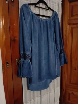 Blusa vaquera fluida con escote Bardot