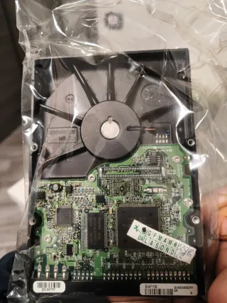 Maxtor DiamondMax Plus 9 80GB HDD più CD