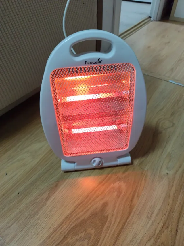 Calefactor de cuarzo Neosis NS-PE004 800W