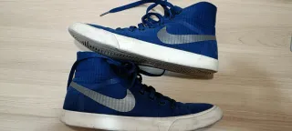 Zapatillas Nike Azules y Plateadas