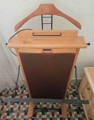 Perchero de madera y metal