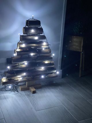 Árbol de Navidad de Troncos de Madera