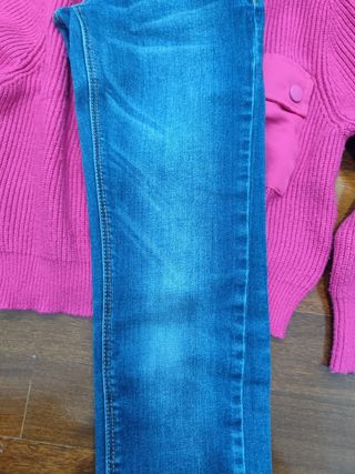Conjunto Zara: Jersey Rosa y Vaqueros Azules