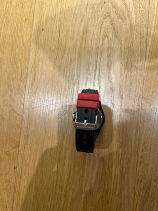 Reloj Negro con Correa Negra y Roja