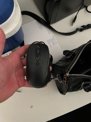 Torre PC con tastiera, mouse, altoparlanti e stampante