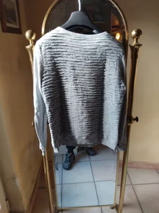 Maglia grigia con texture