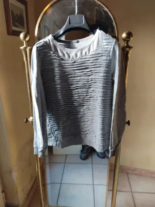 Maglia grigia con texture