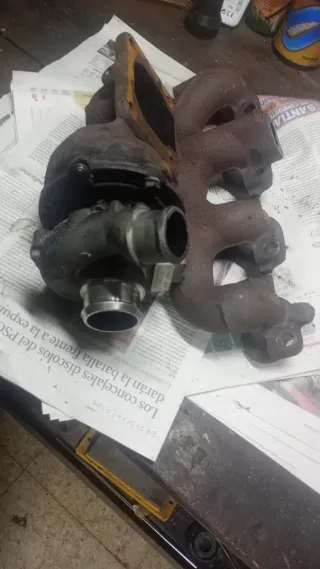 Turbocompresor y colector Ford Mondeo motor 2000