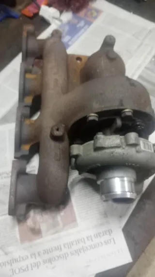 Turbocompresor y colector Ford Mondeo motor 2000