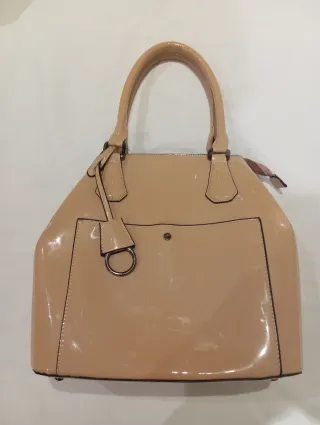 Bolso charol nude