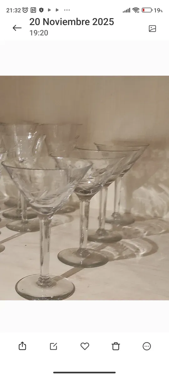 23 copas de cristal: vino, agua y cóctel