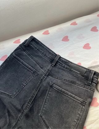 Pantalón campana Stradivarius negro